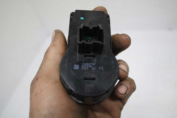 COMMODO OPEL ASTRA J (PHARE UNIQUEMENT) - Vue 3